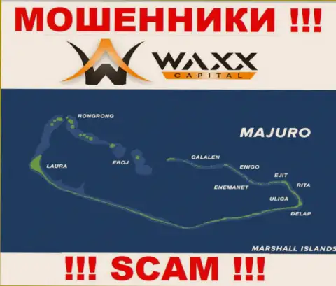 С интернет-ворюгой WaxxCapital рискованно иметь дела, они базируются в офшорной зоне: Majuro, Marshall Islands